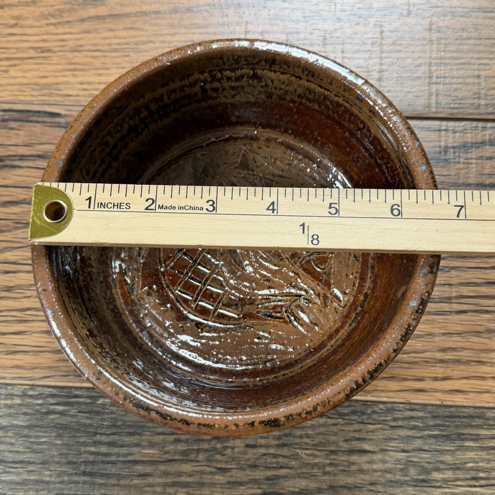 Vintage Sgraffito Studio Pottery Bowl 6.5" Fish Motif Signed Brown Glaze - Picture 8 of 8
